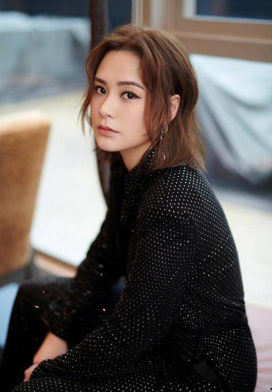 娱乐吃瓜女艺人被拉,吃瓜女艺人被拉下水,真相揭秘